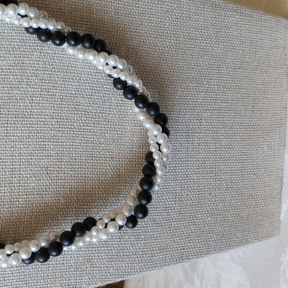 Classic faux white and black multi strand twist necklace - Picture 2 of 7